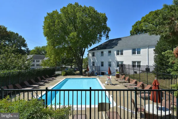 $1,950 | 2912 13th Road South, Unit 12104, Arlington, VA 22204