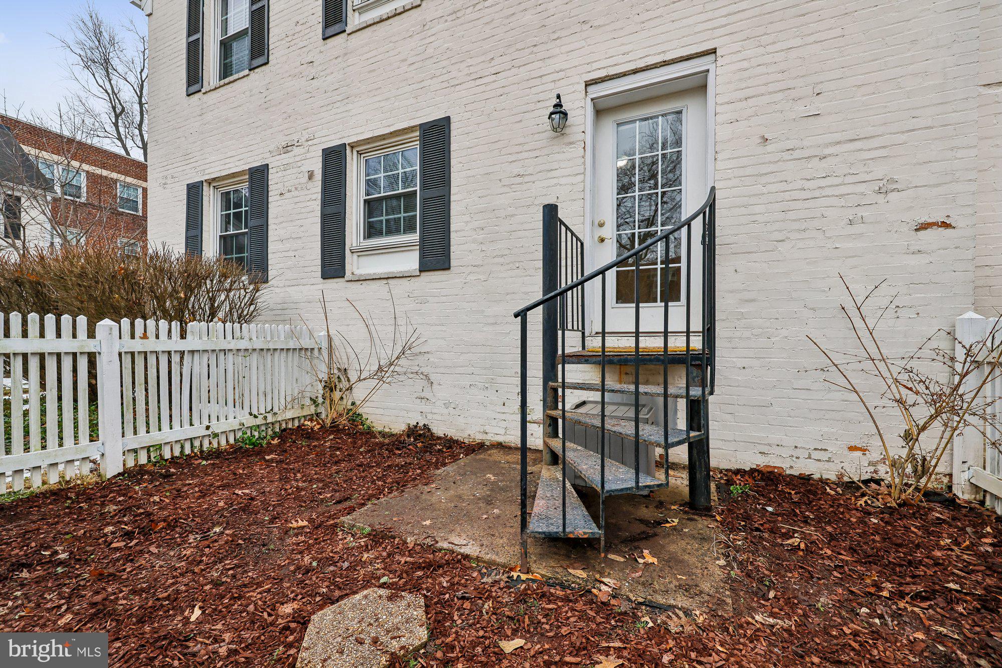2912 13th Road South, Unit 12104 Arlington, VA 22204 - Photo 4 of 38 Private Patio