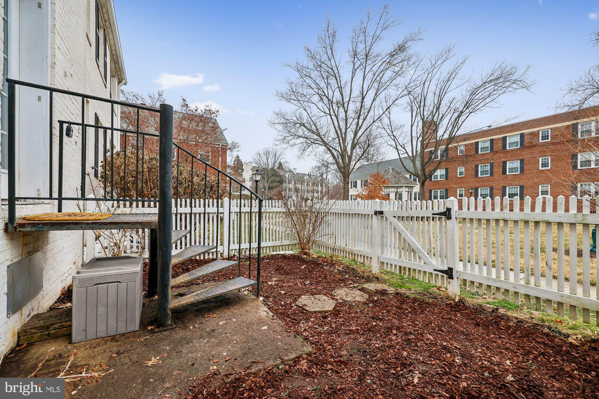 2912 13th Road South, Unit 12104 Arlington, VA 22204 - Photo 5 of 38 Private patio