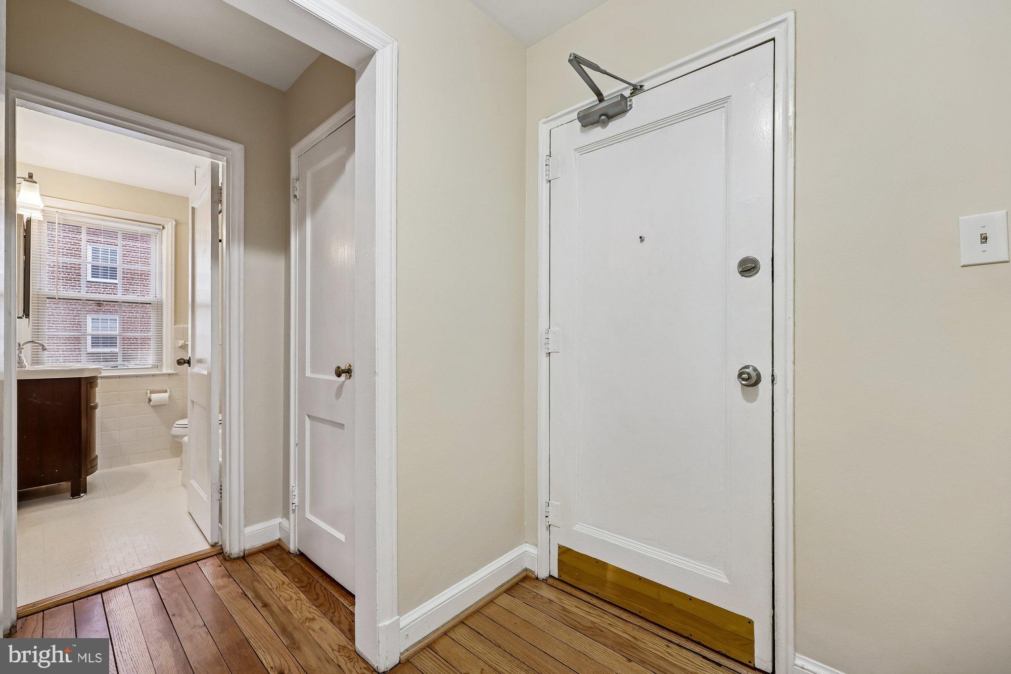 2912 13th Road South, Unit 12104 Arlington, VA 22204 - Photo 6 of 38 Door to main building