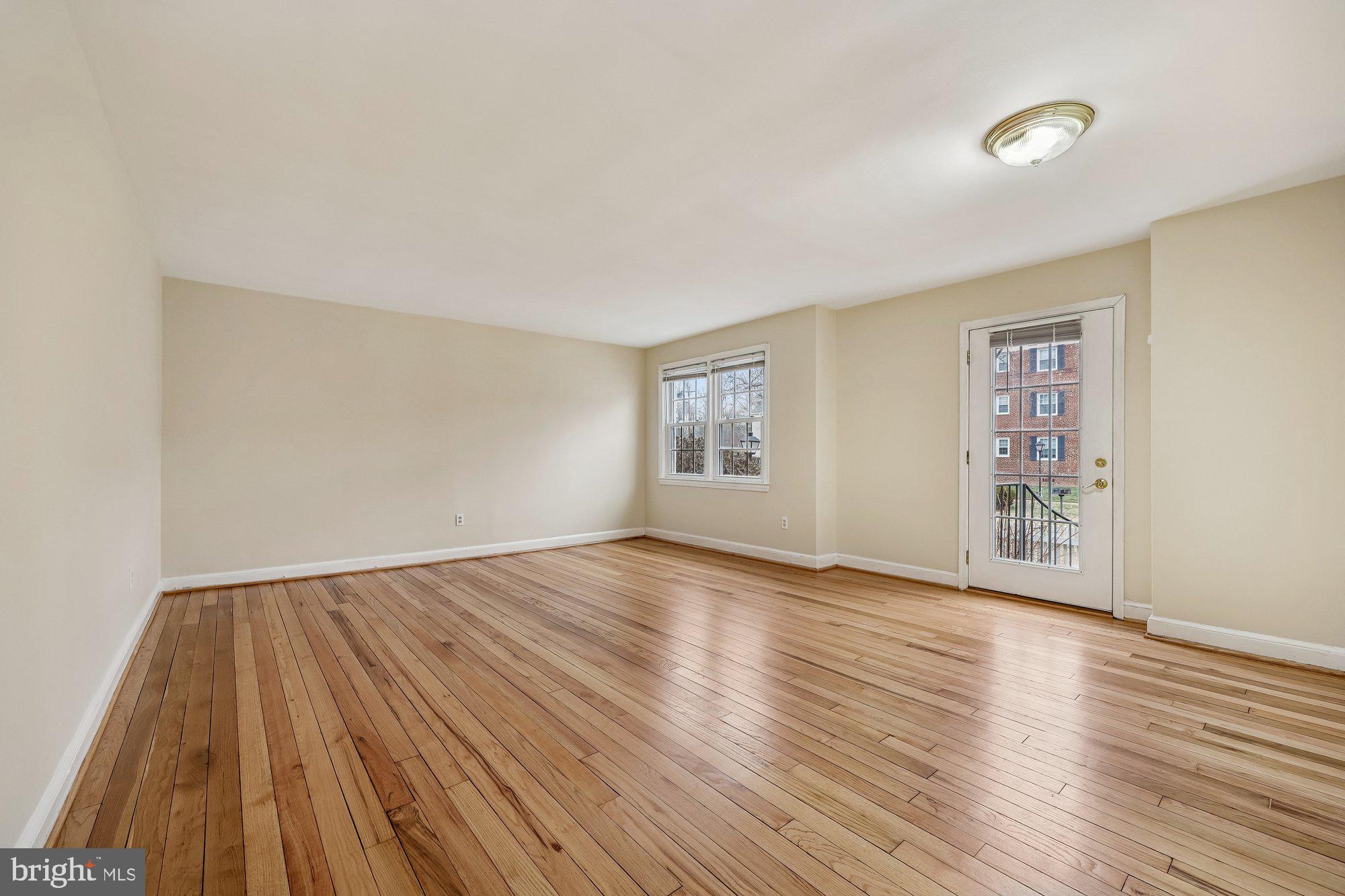 2912 13th Road South, Unit 12104 Arlington, VA 22204 - Photo 7 of 38 Living Room