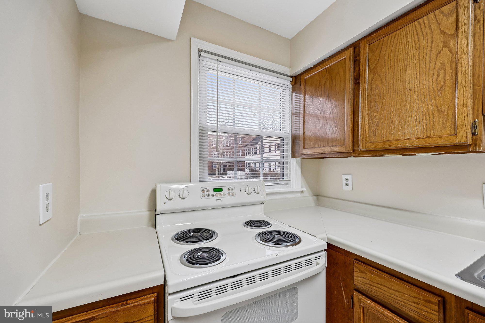 2912 13th Road South, Unit 12104 Arlington, VA 22204 - Photo 9 of 38 Kitchen