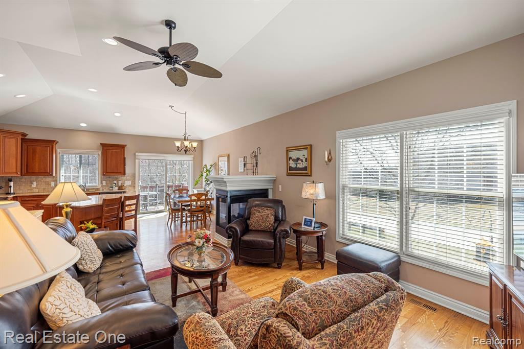 565 Andover Court Rochester Hills, MI 48306 - Photo 9 of 50
