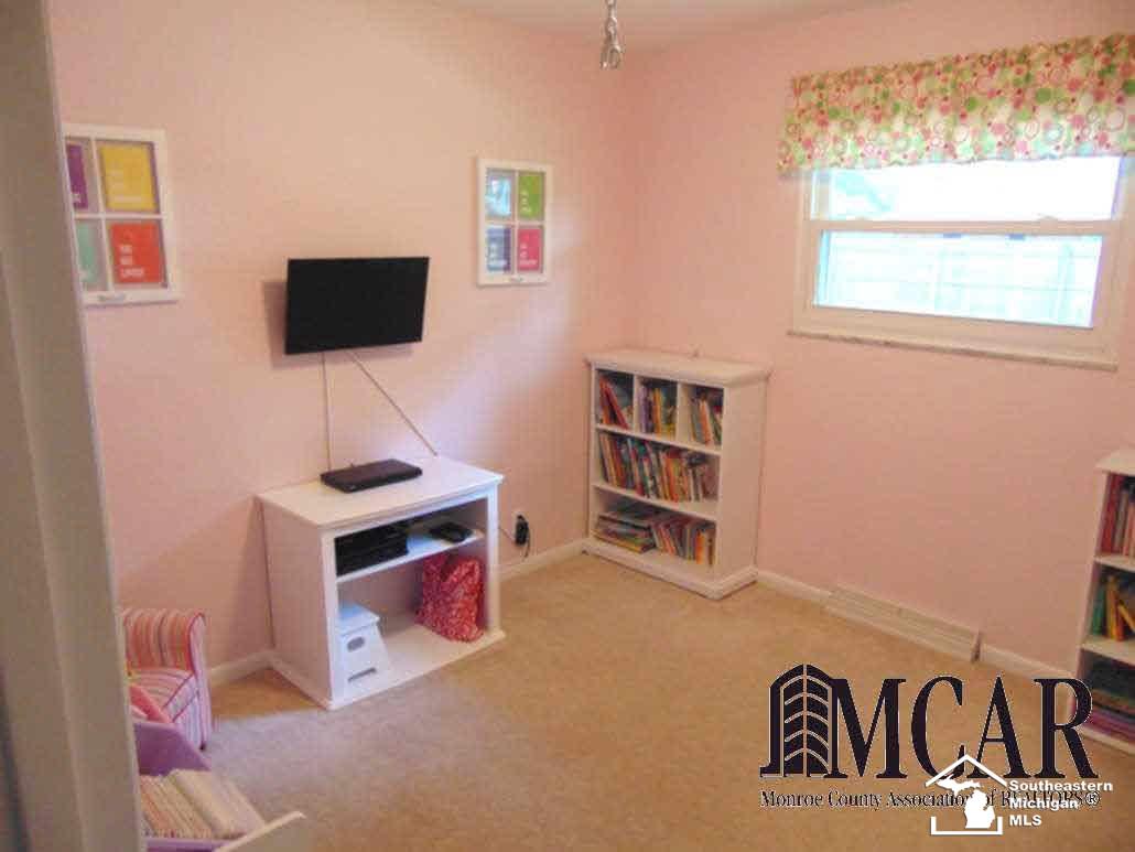 7604 Apache Trail Temperance, MI 48182 - Photo 18 of 32 Bedroom 4