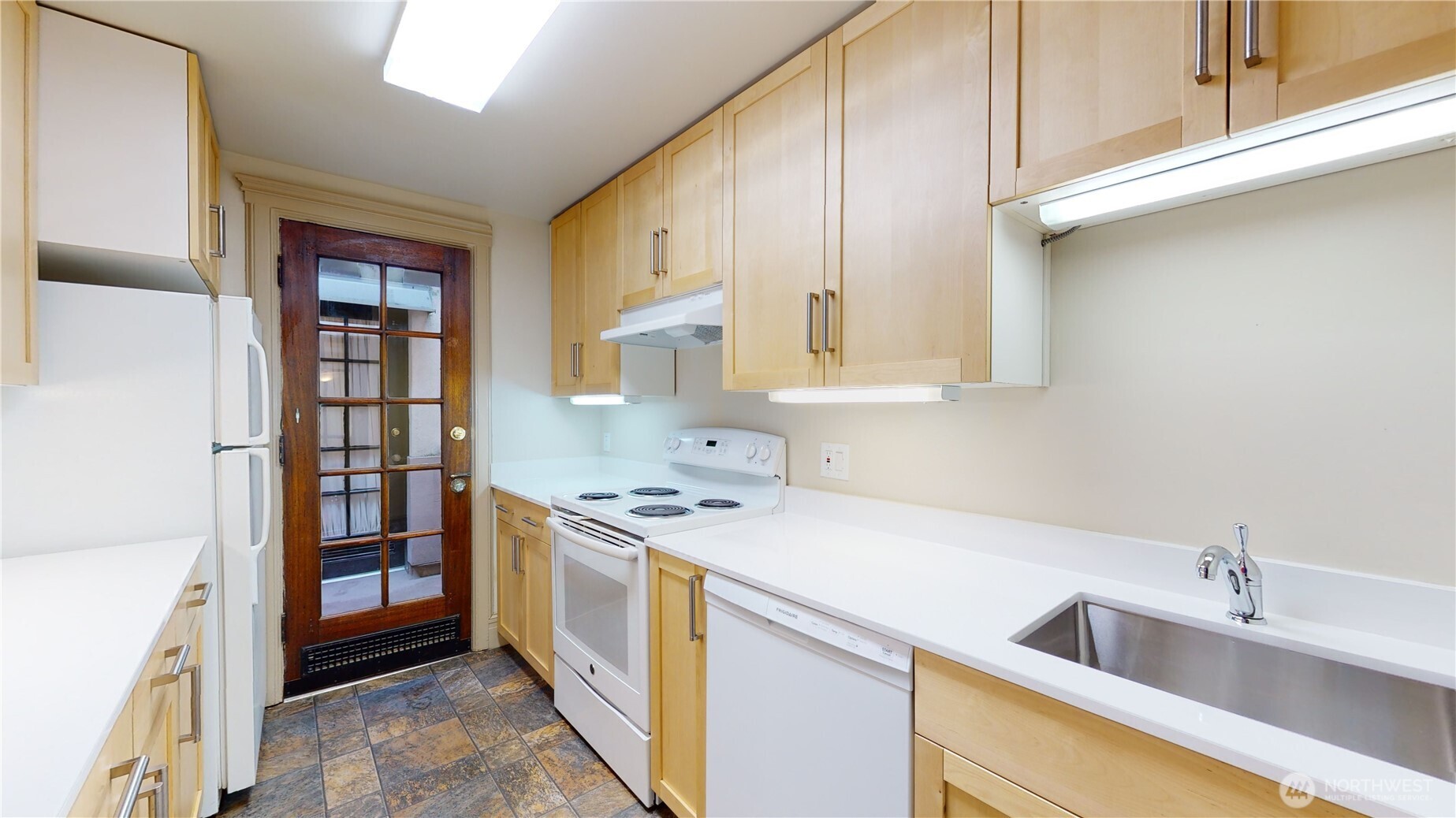 231 Summit Avenue East Seattle, WA 98102 - Photo 7 of 10