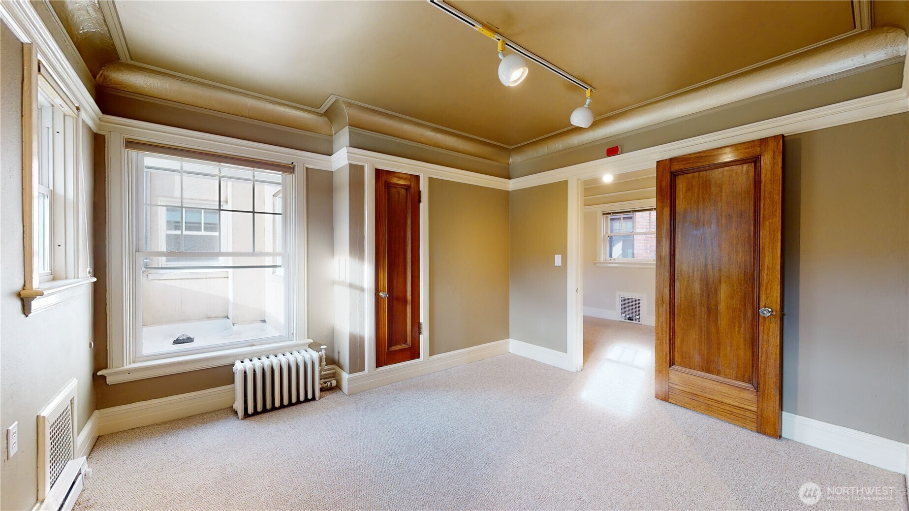 231 Summit Avenue East Seattle, WA 98102 - Photo 8 of 10