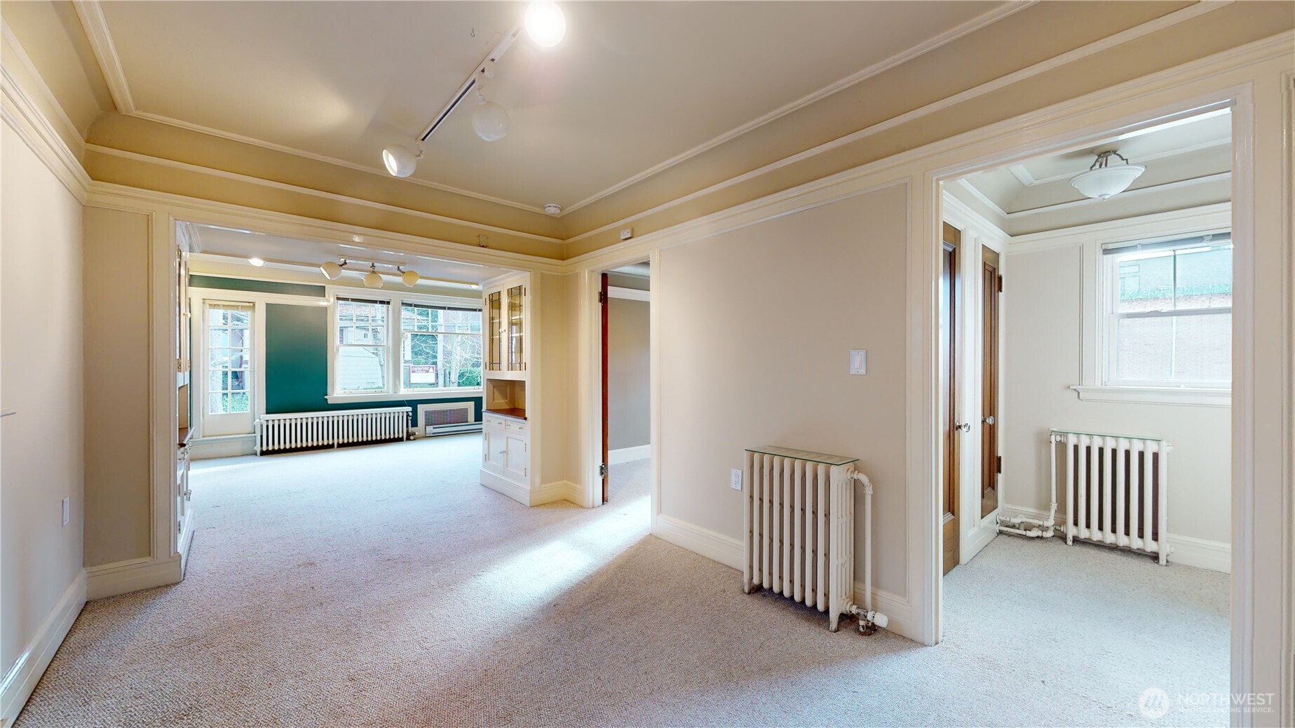 231 Summit Avenue East Seattle, WA 98102 - Photo 9 of 10