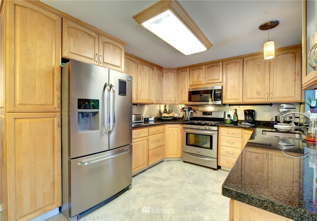 12611 177th Place Southeast Renton, WA 98059 - Photo 2 of 19