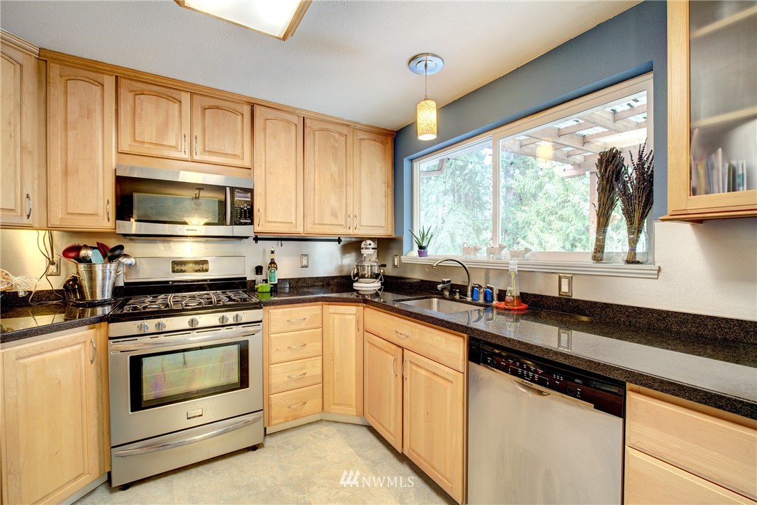 12611 177th Place Southeast Renton, WA 98059 - Photo 3 of 19