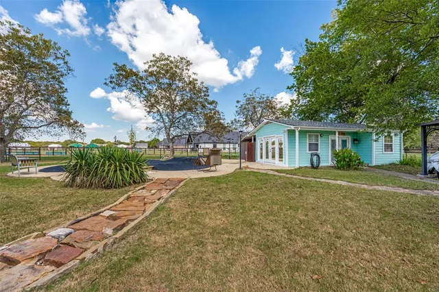 a view of a house with a backyard