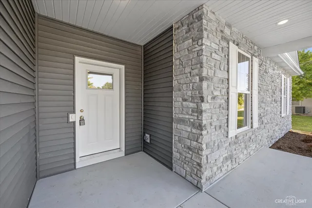 a view of entryway of the house