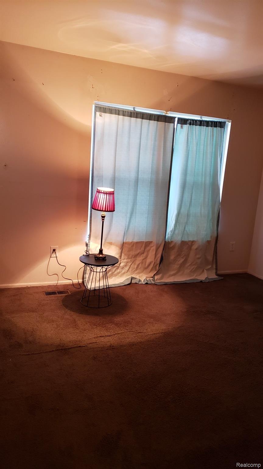inkster bdrm LVING RM.jpg