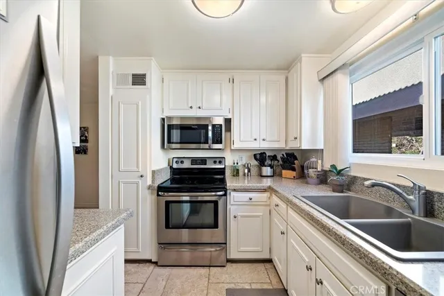 $449,999 | 1040 Central Avenue, Unit 14, Riverside, CA 92507