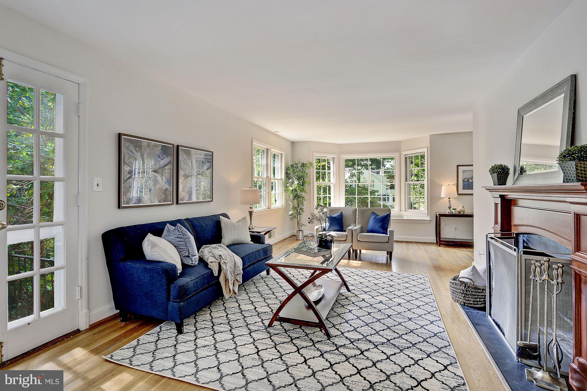 4525 Jamestown Road Bethesda, MD 20816 - Photo 2 of 20 Living Room