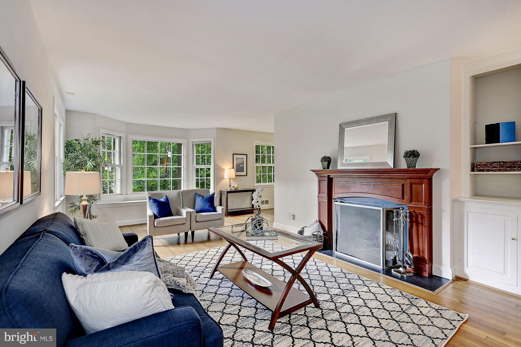 4525 Jamestown Road Bethesda, MD 20816 - Photo 3 of 20 Living Room