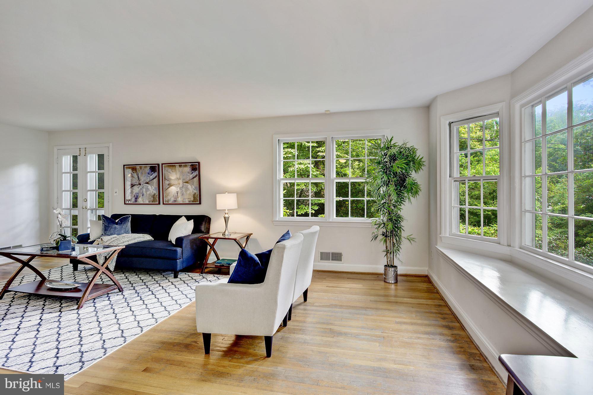 4525 Jamestown Road Bethesda, MD 20816 - Photo 4 of 20 Living Room