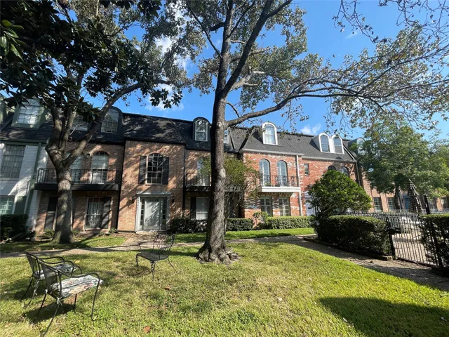 $1,950 | 443 North Post Oak Lane, Unit 443, Houston, TX 77024