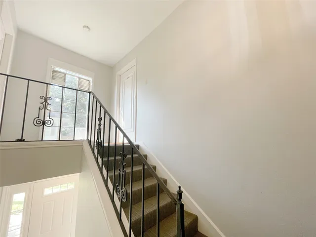 $1,950 | 443 North Post Oak Lane, Unit 443, Houston, TX 77024