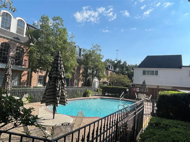 $1,950 | 443 North Post Oak Lane, Unit 443, Houston, TX 77024