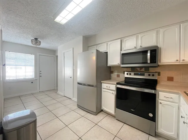 $1,950 | 443 North Post Oak Lane, Unit 443, Houston, TX 77024