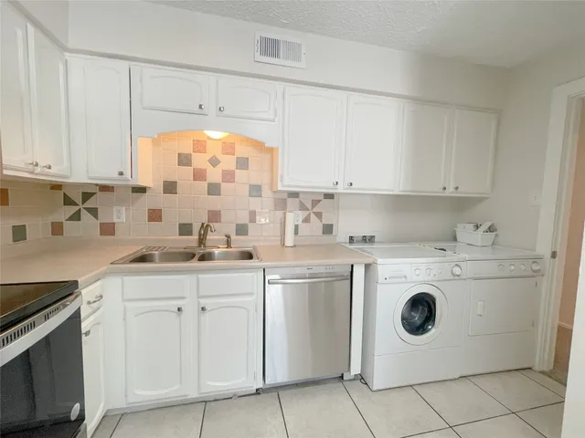 $1,950 | 443 North Post Oak Lane, Unit 443, Houston, TX 77024