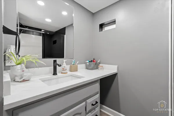 $259,900 | 268 North Gifford Street, Elgin, IL 60120