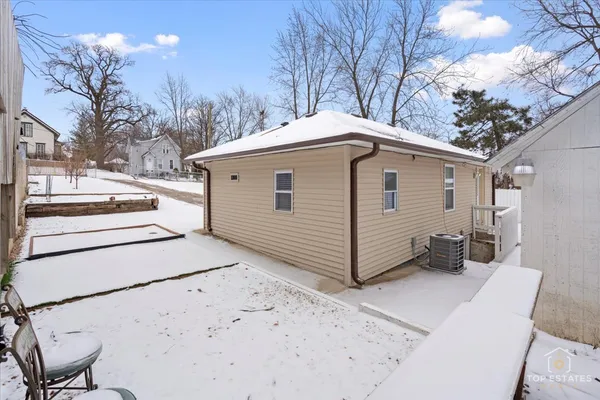 $259,900 | 268 North Gifford Street, Elgin, IL 60120