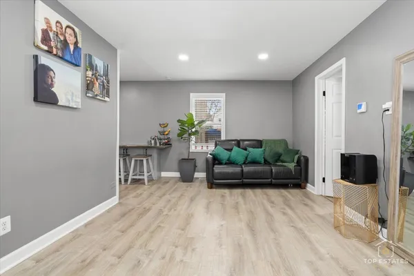 $259,900 | 268 North Gifford Street, Elgin, IL 60120