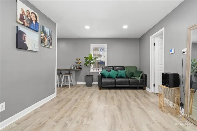 $265,000 | 268 North Gifford Street, Elgin, IL 60120