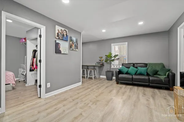 $259,900 | 268 North Gifford Street, Elgin, IL 60120