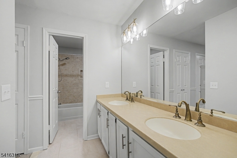 6 Exeter Road Bedminster, NJ 07921 - Photo 13 of 17