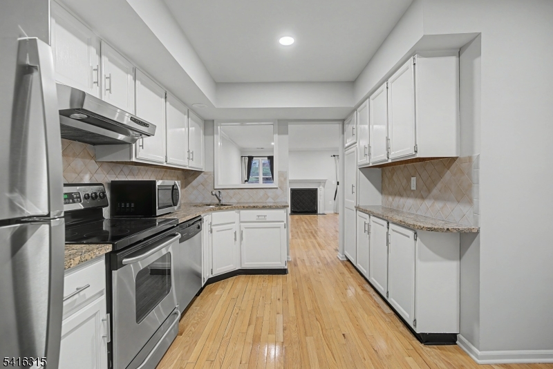 6 Exeter Road Bedminster, NJ 07921 - Photo 2 of 17