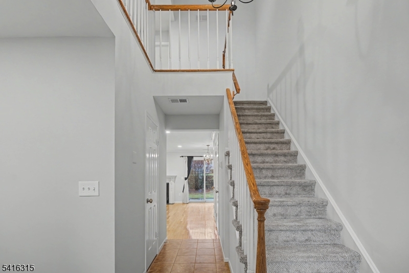 6 Exeter Road Bedminster, NJ 07921 - Photo 9 of 17