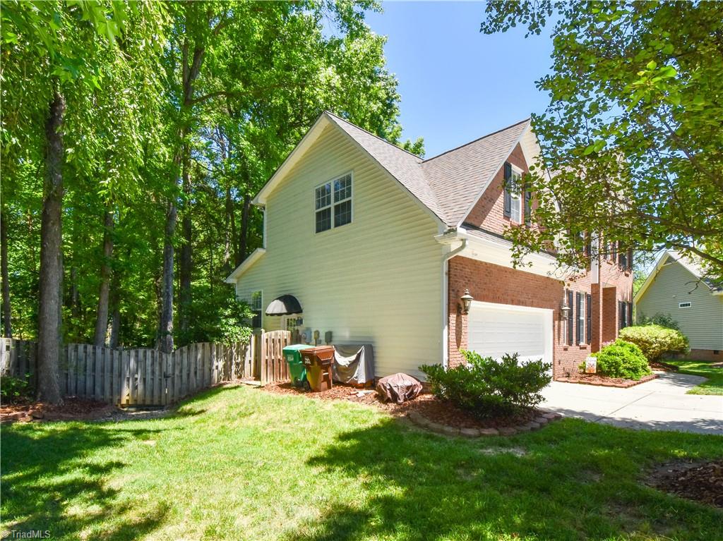 4017 Preswick Court High Point, NC 27265 - Photo 4 of 36