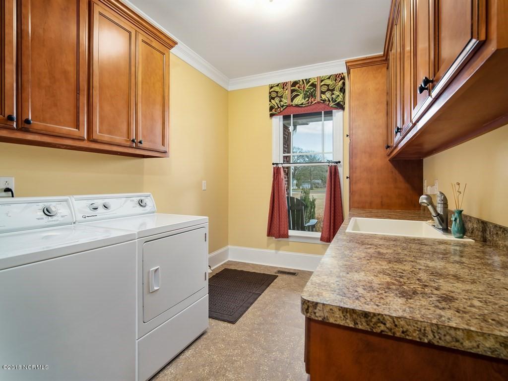 780 Prescott Road New Bern, NC 28560 - Photo 30 of 48 Laundry Room