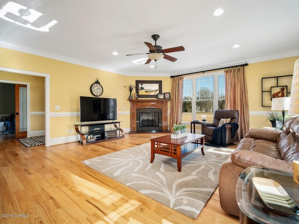 780 Prescott Road New Bern, NC 28560 - Photo 10 of 48 Spacious Living Area