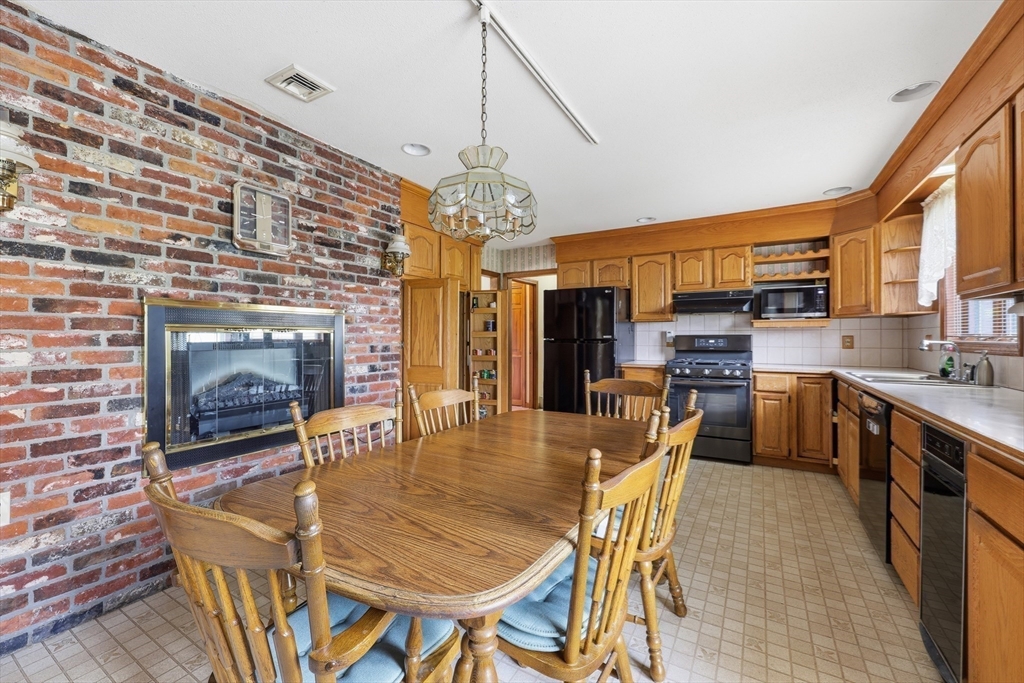 53 Hampden Road East Longmeadow, MA 01028 - Photo 7 of 32