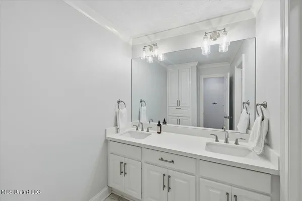 $294,000 | 144 Rollingwood Drive, Jackson, MS 39211