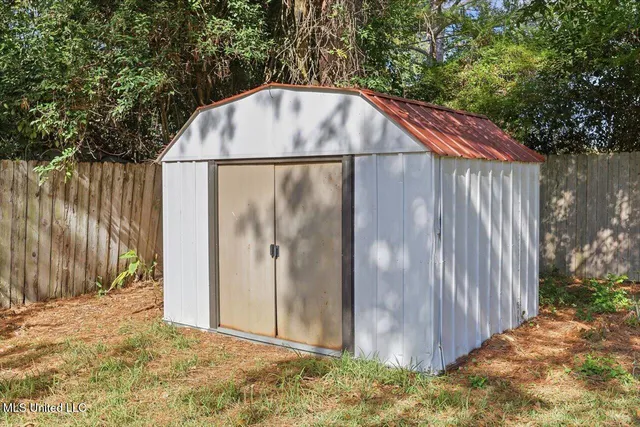 $299,000 | 144 Rollingwood Drive, Jackson, MS 39211