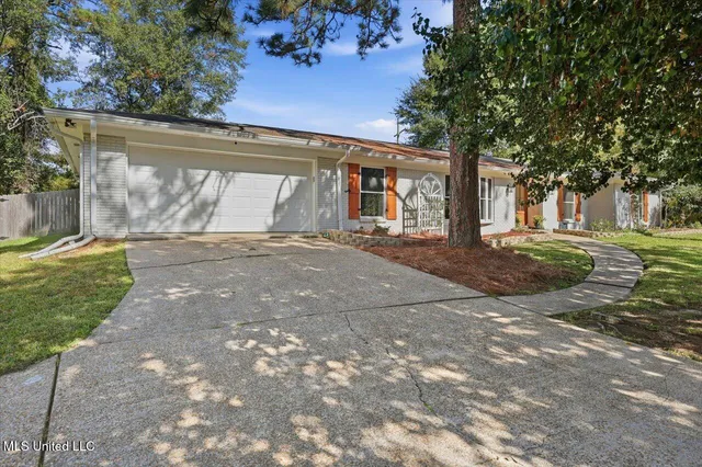 $299,000 | 144 Rollingwood Drive, Jackson, MS 39211
