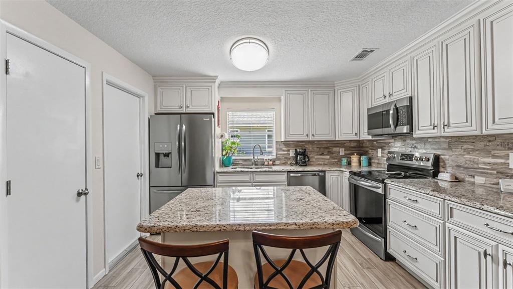 308 High View Lane Lakeland, FL 33803 - Photo 15 of 37