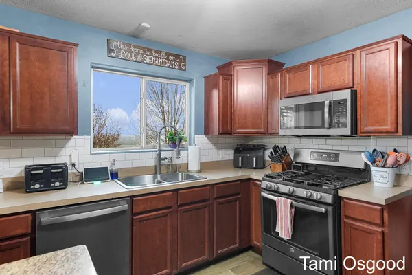 $370,000 | 16208 Trent Ridge Drive, Cedar Springs, MI 49319