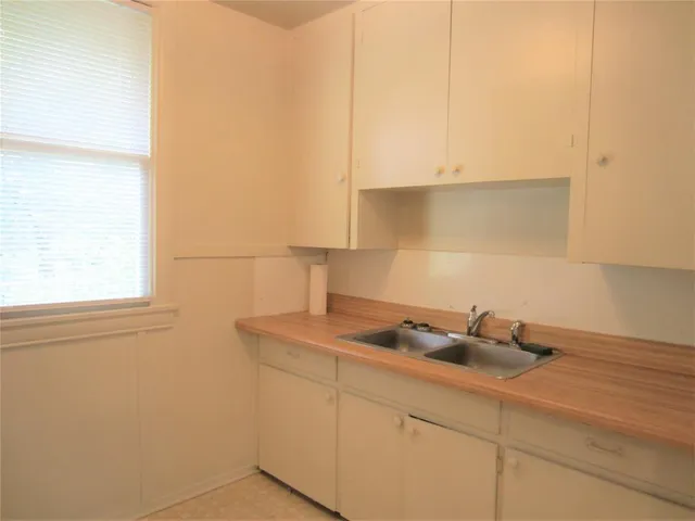 $1,200 | 908 Greenlee Street, Denton, TX 76201