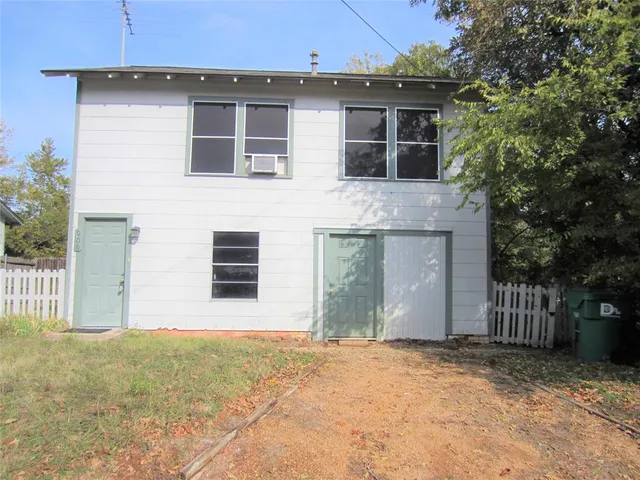 $1,200 | 908 Greenlee Street, Denton, TX 76201