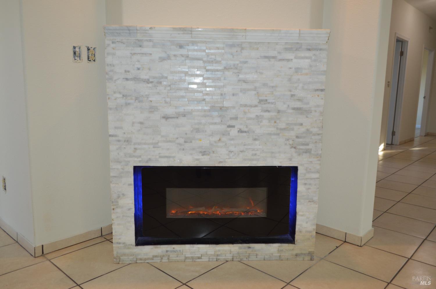 3900 North State Street, Unit 75 Ukiah, CA 95482 - Photo 6 of 22 a fireplace
