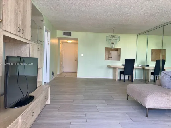 $1,900 | 1801 South Ocean Drive, Unit 934, Hallandale Beach, FL 33009