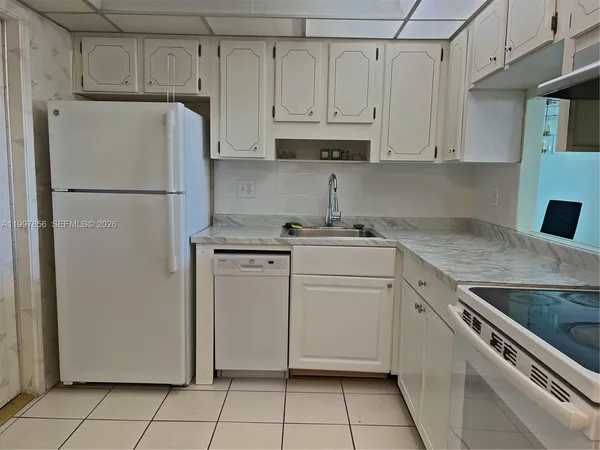 $1,900 | 1801 South Ocean Drive, Unit 934, Hallandale Beach, FL 33009