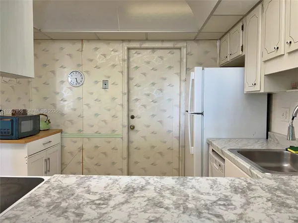 $1,900 | 1801 South Ocean Drive, Unit 934, Hallandale Beach, FL 33009