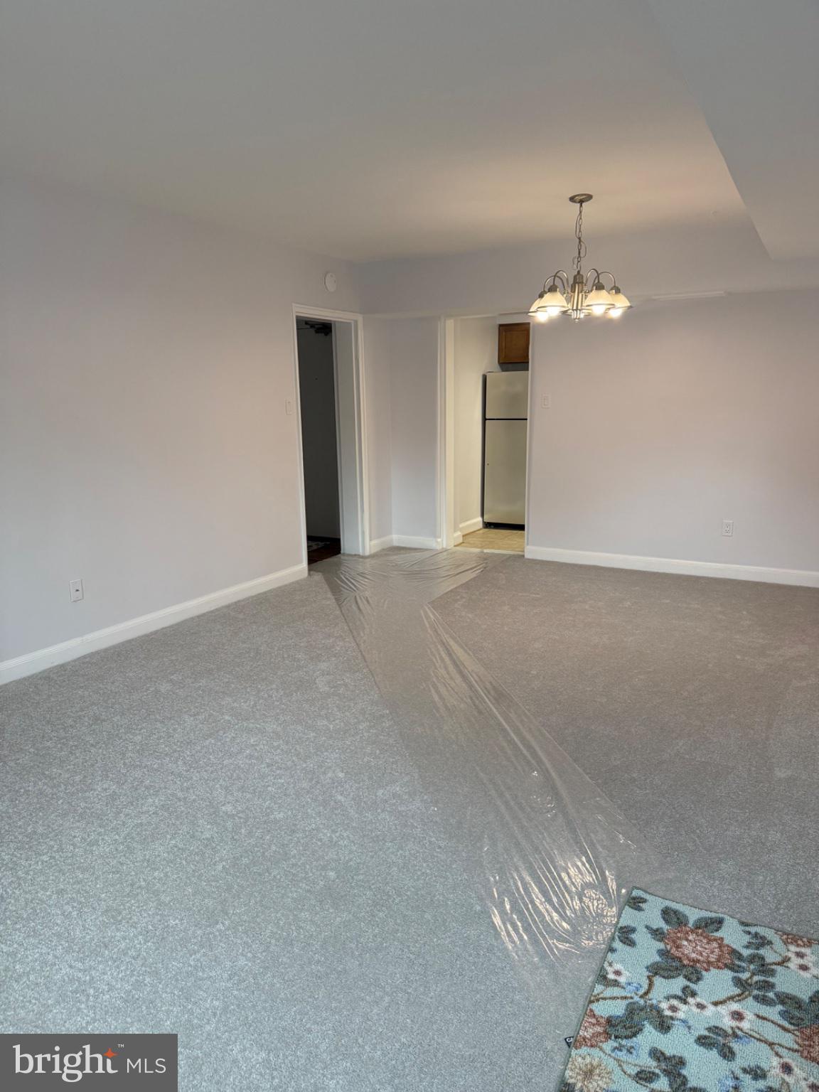 2902 13th Road South, Unit 4021 Arlington, VA 22204 - Photo 3 of 14 Spacious, light-filled living area.