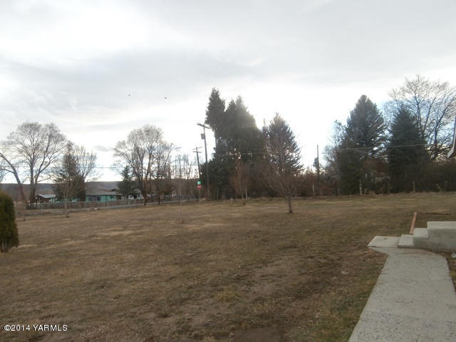 11305 Gilbert Road Yakima, WA 98903 - Photo 2 of 35 a view of dirt field with large trees